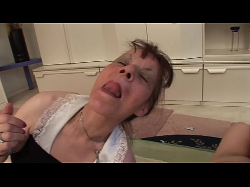 ❤️ Twee oma's en een opa hebben een triootje ❤ Fucking video at us