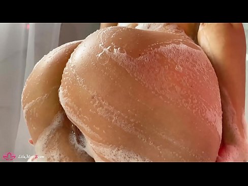 ❤️ Brunette Masturbeert Kut met Vibrator tot intens Orgasme onder Douche ❤ Fucking video at us