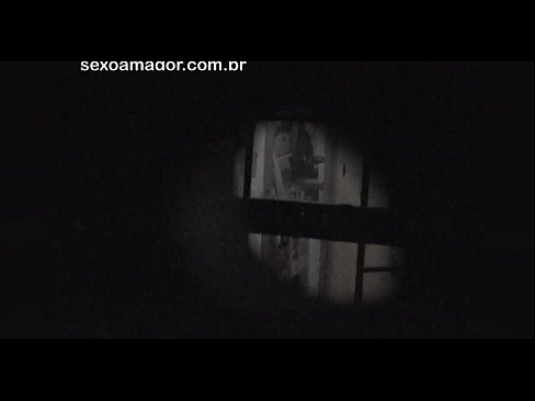❤️ Blondie wordt stiekem gefilmd door een voyeur uit de buurt, verstopt achter holle bakstenen ❤ Fucking video at us