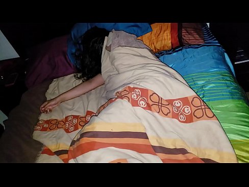❤️ Stiefzoon die zijn jonge stiefmoeder berispt terwijl ze slaapt. ❤ Fucking video at us