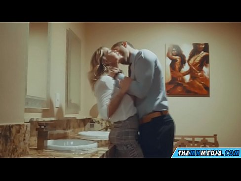 ❤️ Wanneer een rondborstige blondine je verleidt in een openbaar toilet ❤ Fucking video at us